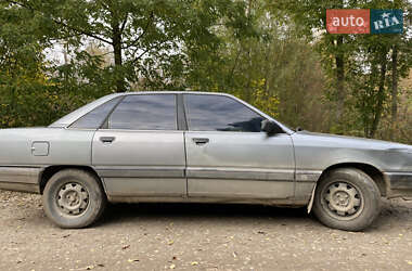 Седан Audi 100 1988 в 
