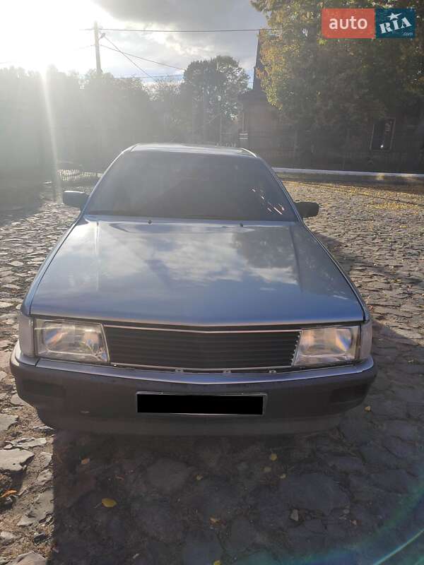 Седан Audi 100 1984 в Луцке