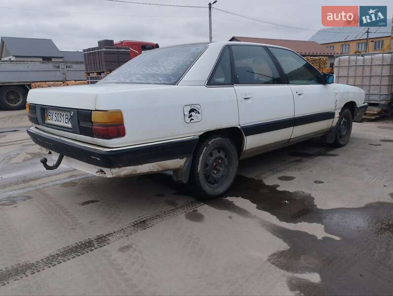 Седан Audi 100 1990 в Березному
