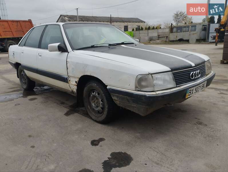 Седан Audi 100 1990 в Березному