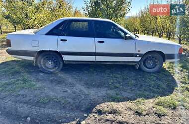 Седан Audi 100 1989 в Чернівцях