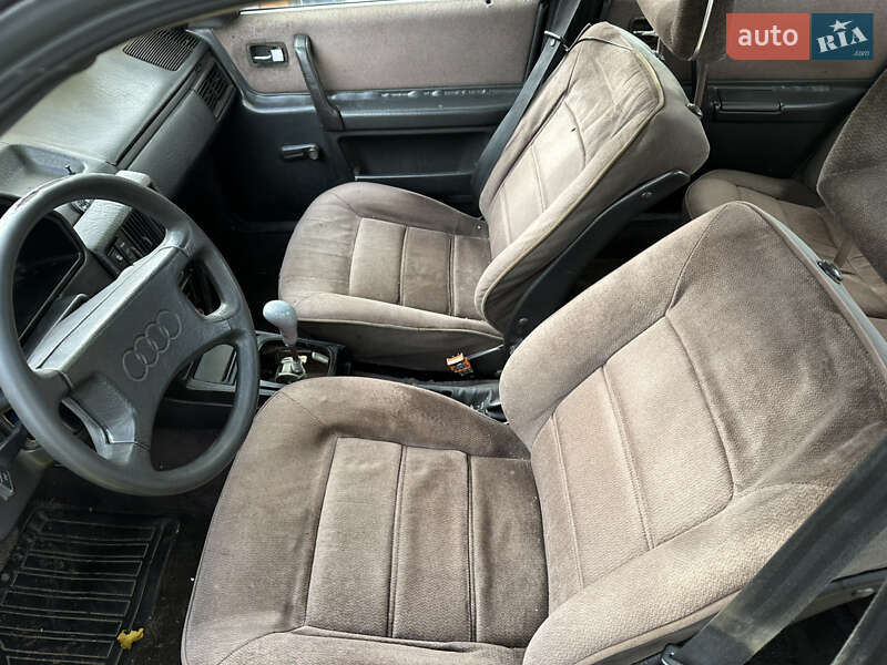 Седан Audi 100 1982 в Вишгороді