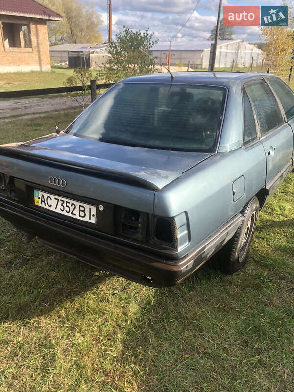 Седан Audi 100 1988 в Маневичах