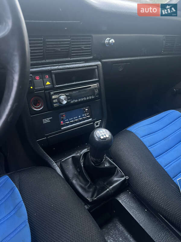 Седан Audi 100 1989 в Копычинце