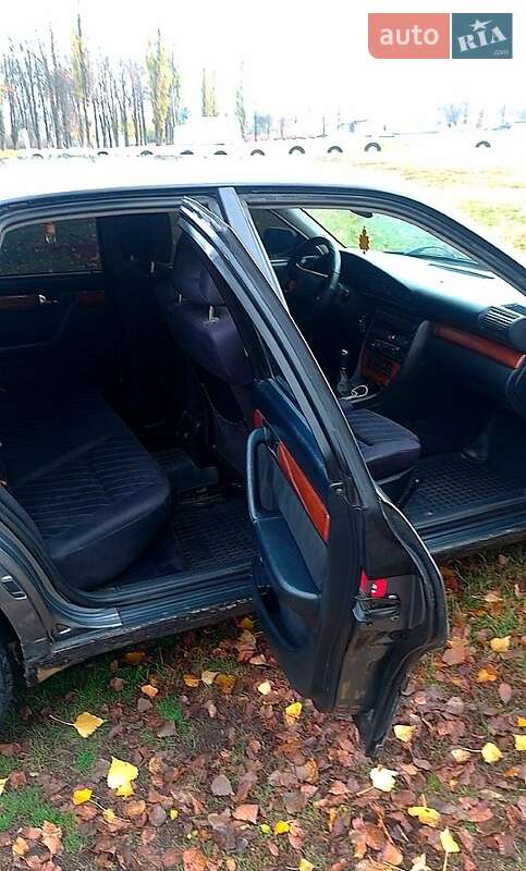 Седан Audi 100 1991 в Краснограді