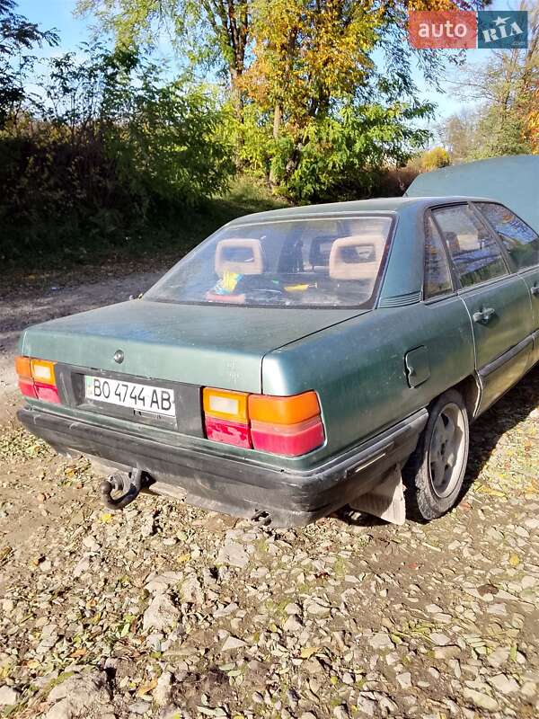 Седан Audi 100 1984 в Дунаевцах