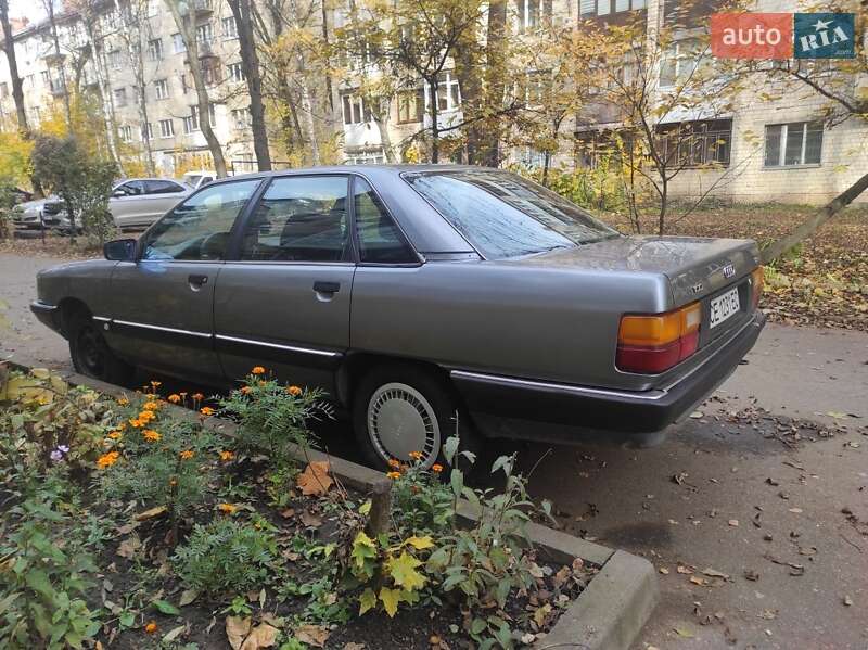 Седан Audi 100 1990 в Черновцах