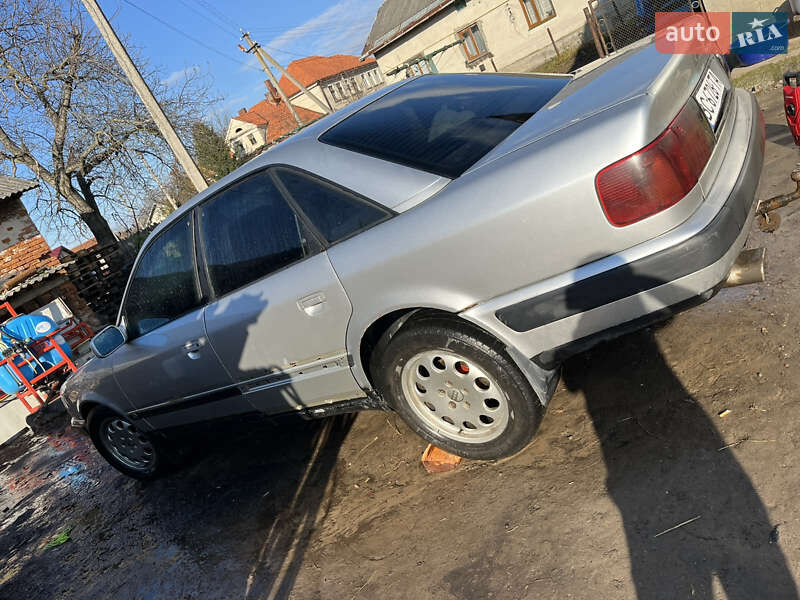 Седан Audi 100 1991 в Бобрке