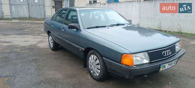 Седан Audi 100 1988 в Ровно