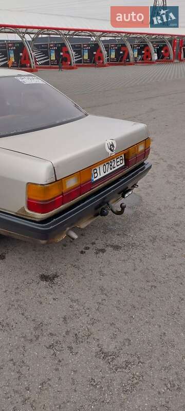 Седан Audi 100 1986 в Полтаві