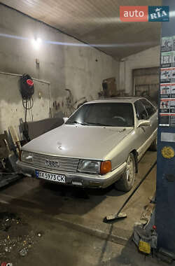 Седан Audi 100 1982 в Деражне