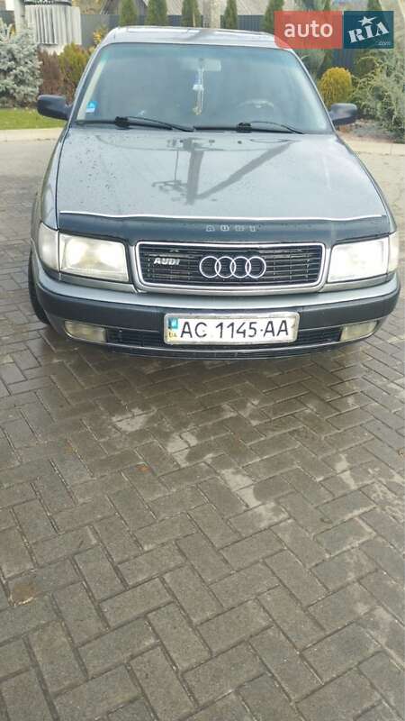 Седан Audi 100 1991 в Любешове