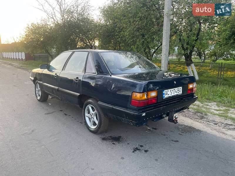 Седан Audi 100 1983 в Ратным
