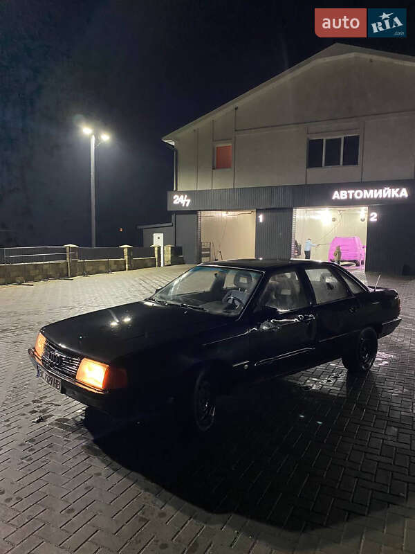 Седан Audi 100 1987 в Сокале