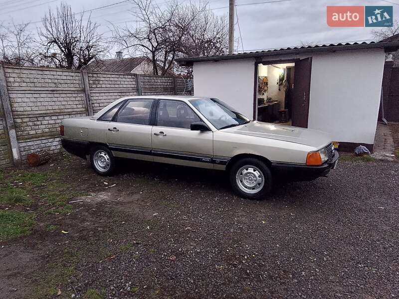 Седан Audi 100 1986 в Ровно