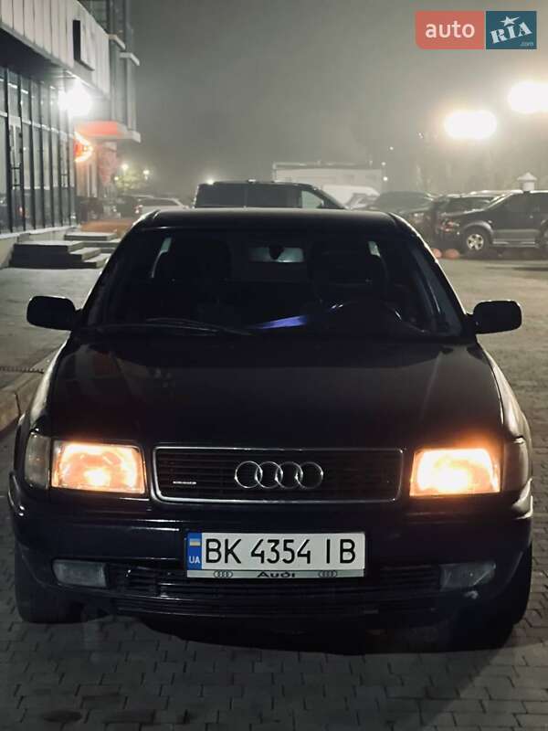 Седан Audi 100 1992 в Вараші