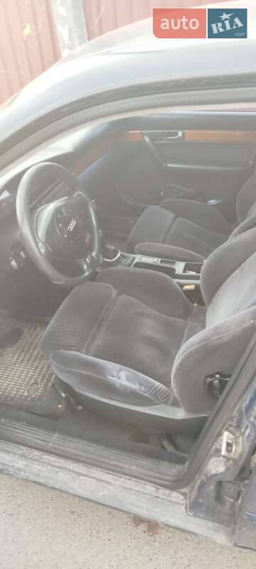 Седан Audi 100 1992 в Вараші