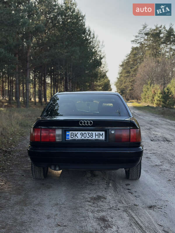 Седан Audi 100 1993 в Костополе
