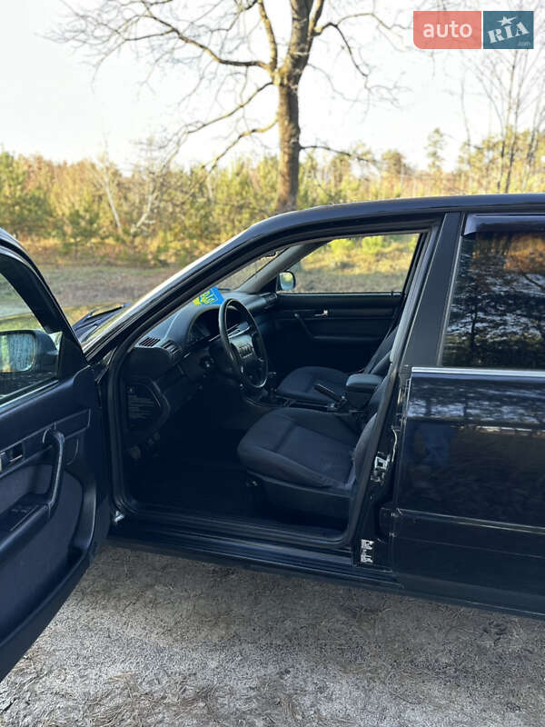 Седан Audi 100 1993 в Костополе