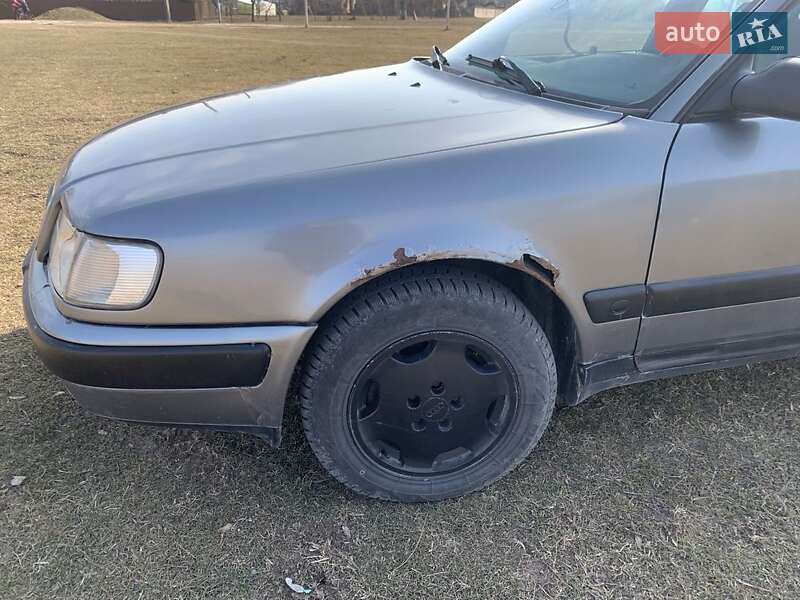 Седан Audi 100 1993 в Черновцах