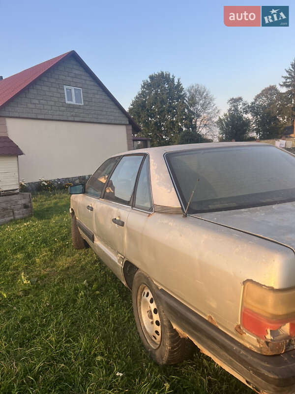 Седан Audi 100 1986 в Ємільчиному