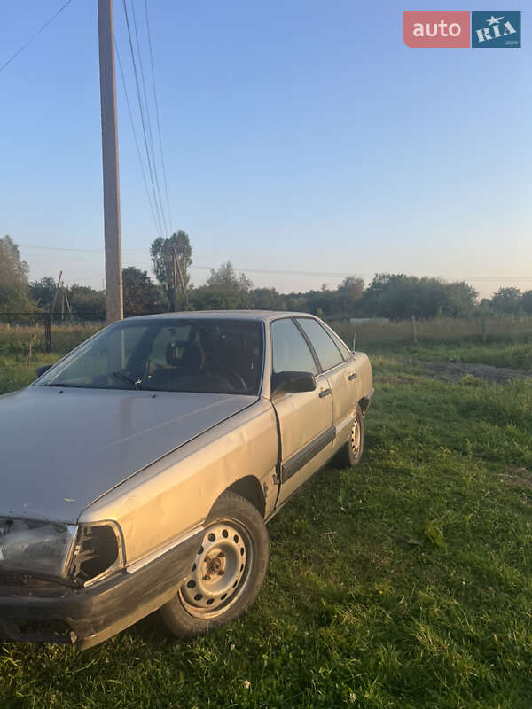 Седан Audi 100 1986 в Ємільчиному