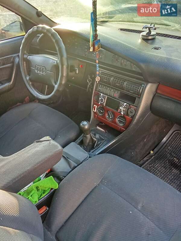 Седан Audi 100 1993 в Синельниковому