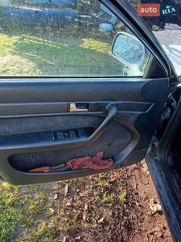 Седан Audi 100 1993 в Синельниковому