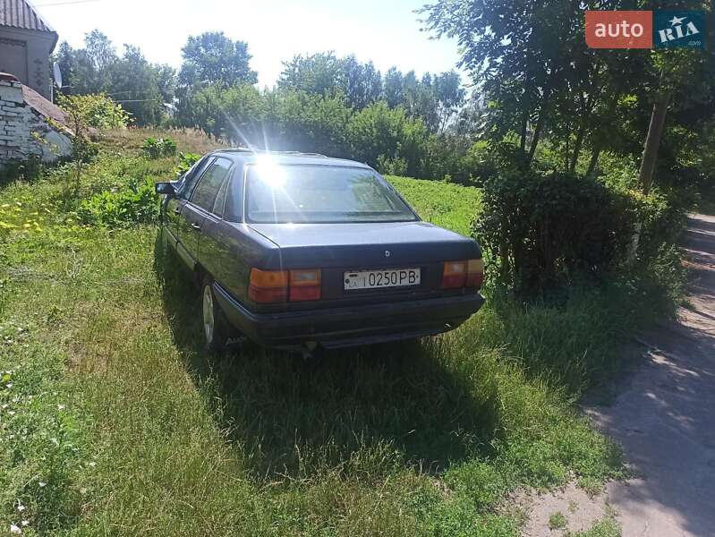 Седан Audi 100 1988 в Шумске