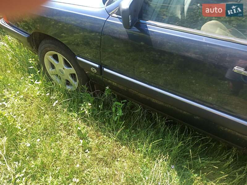 Седан Audi 100 1988 в Шумске