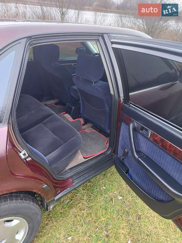 Седан Audi 100 1991 в Остроге