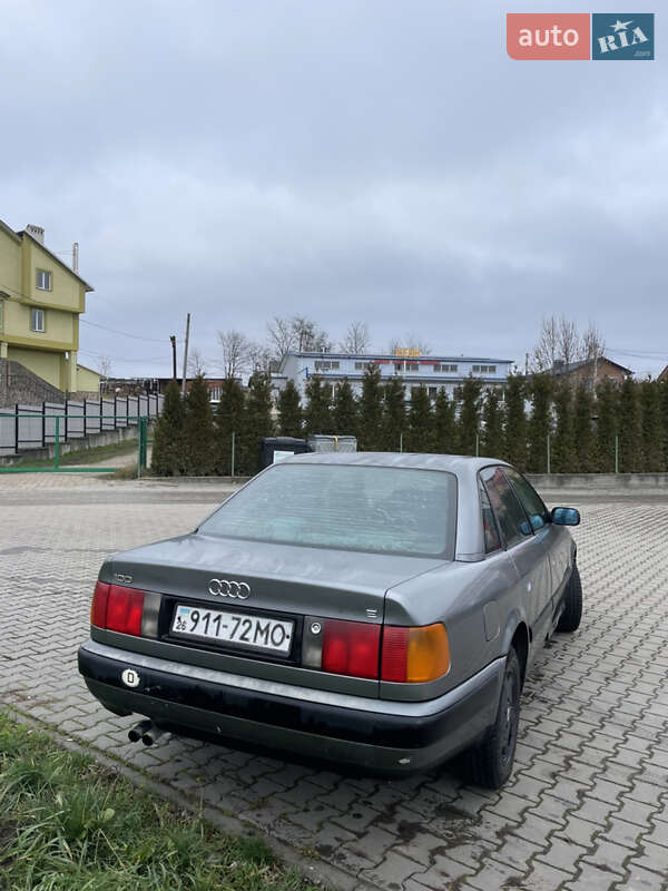 Седан Audi 100 1993 в Черновцах