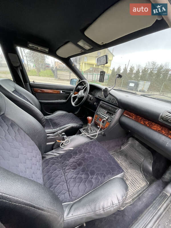 Седан Audi 100 1993 в Черновцах