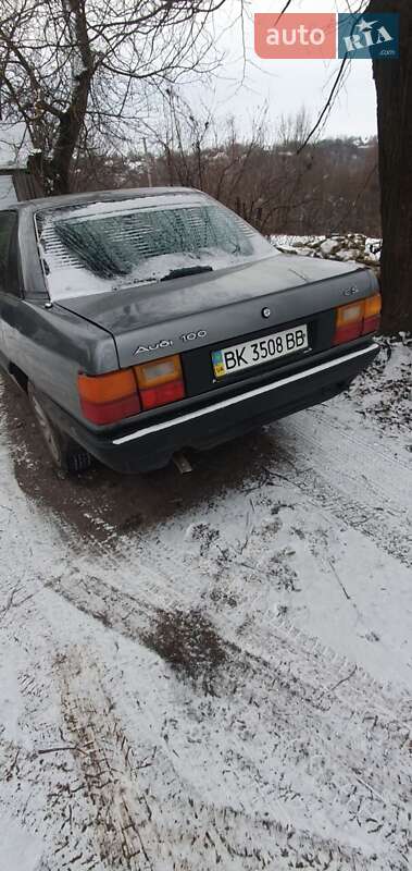 Седан Audi 100 1987 в Кременці
