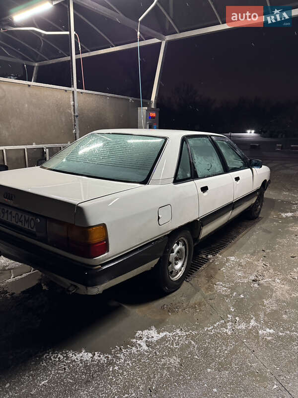 Седан Audi 100 1990 в Чернівцях
