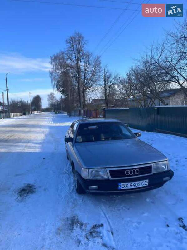 Седан Audi 100 1983 в Волочиске