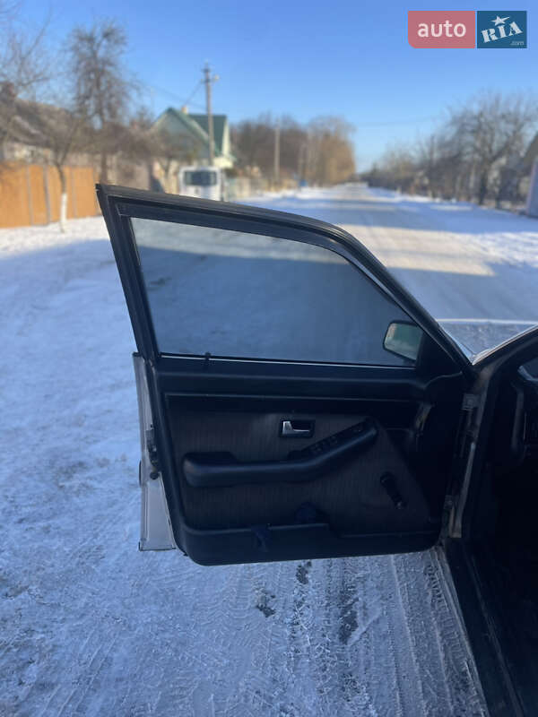 Седан Audi 100 1988 в Любешове