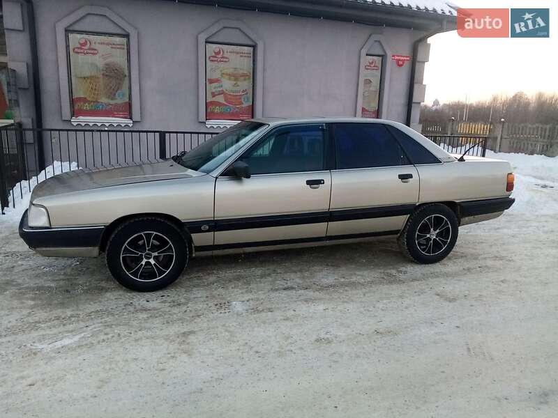 Седан Audi 100 1988 в Костопілі