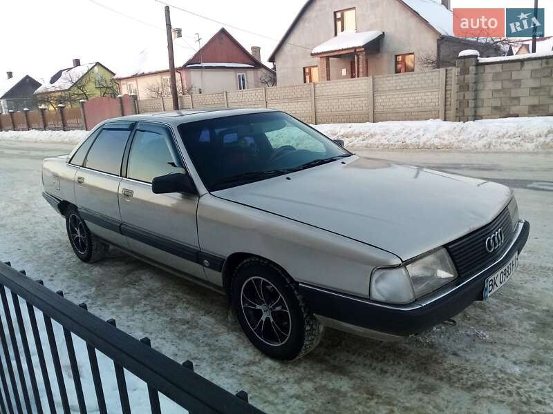 Седан Audi 100 1988 в Костопілі