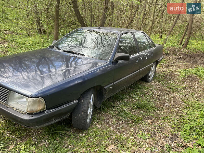 Седан Audi 100 1987 в Хотине