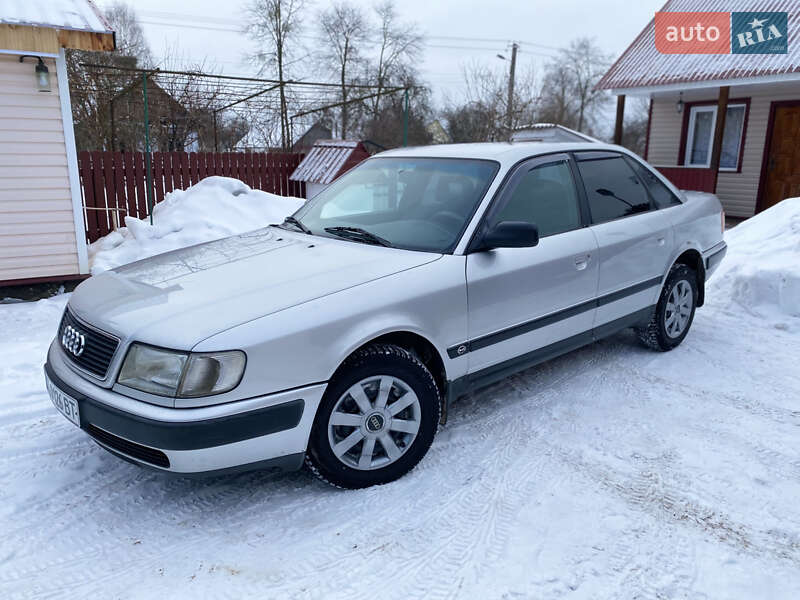 Седан Audi 100 1993 в Березному