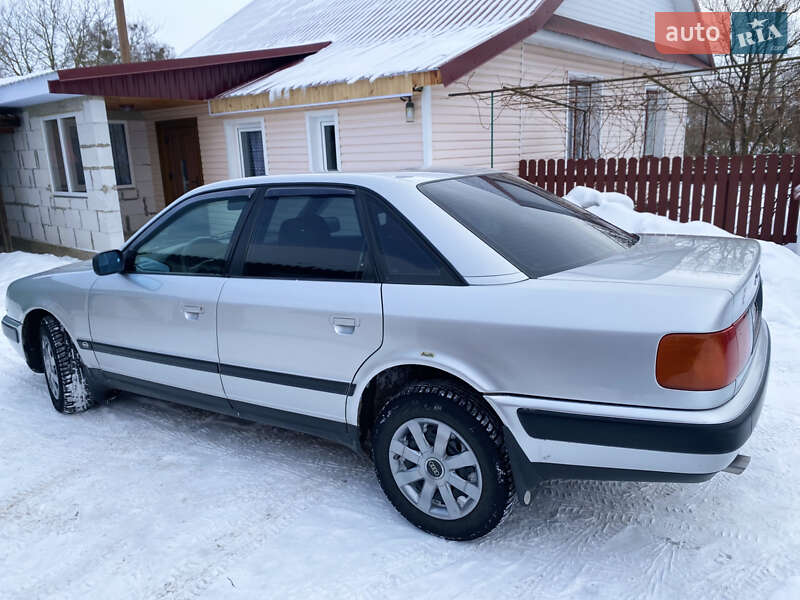Седан Audi 100 1993 в Березному