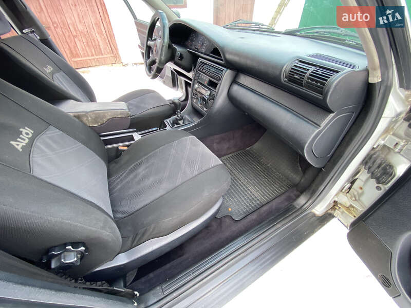 Седан Audi 100 1993 в Березному
