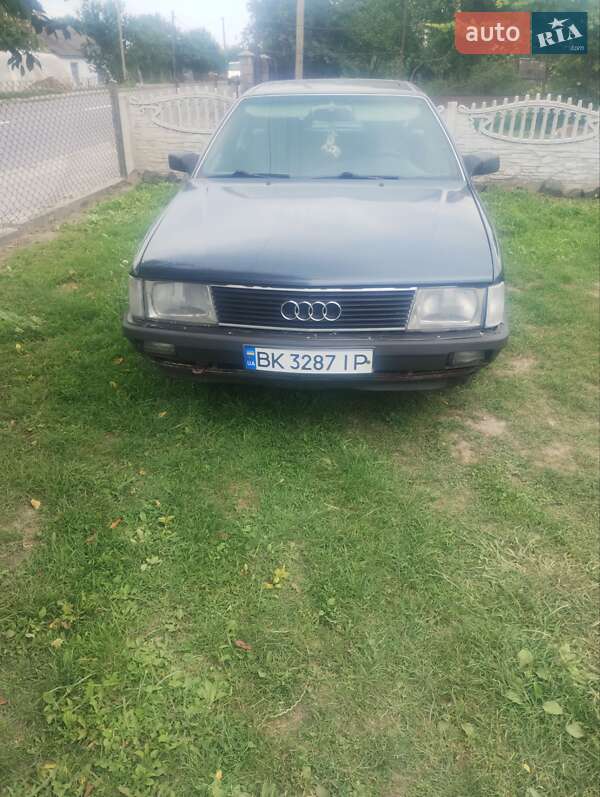 Седан Audi 100 1990 в Дубні