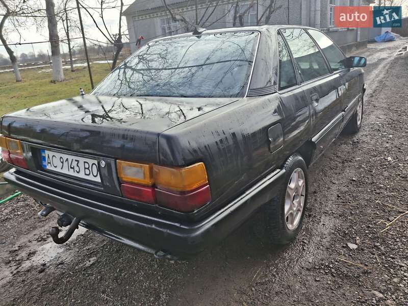 Седан Audi 100 1988 в Иваничах
