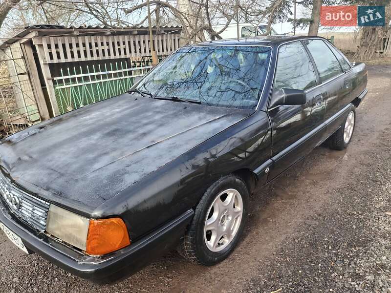 Седан Audi 100 1988 в Иваничах