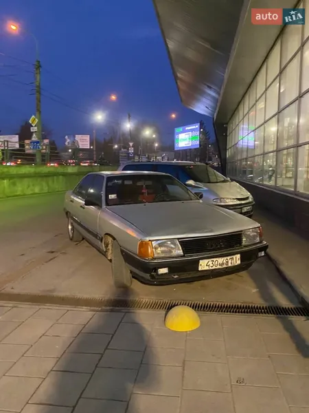 Audi 100