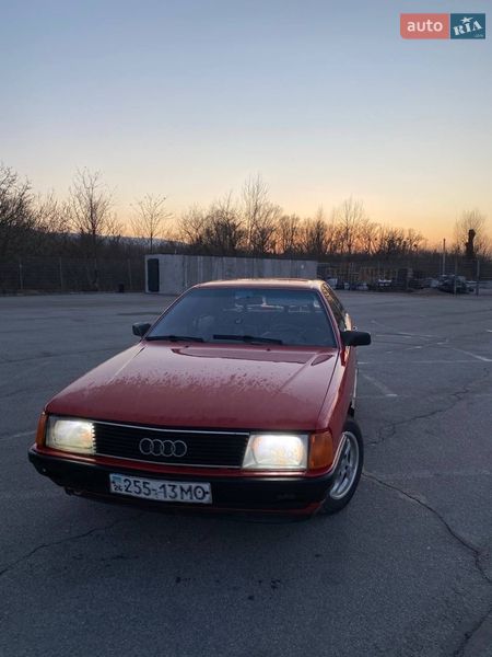 Седан Audi 100 1989 в Чернівцях