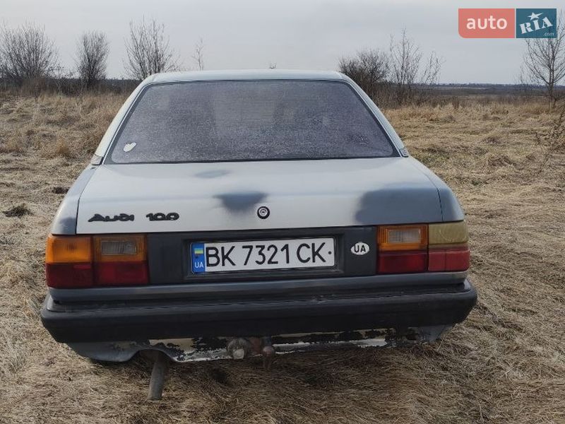 Седан Audi 100 1983 в Ровно