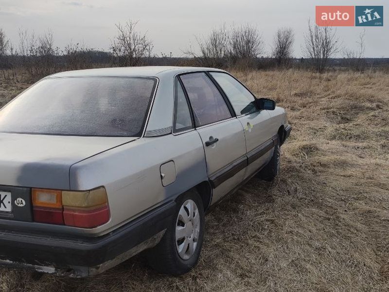 Седан Audi 100 1983 в Ровно